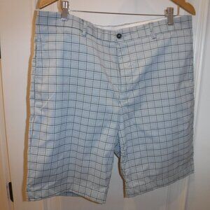 Greg Norman Men's Golf shorts size 36